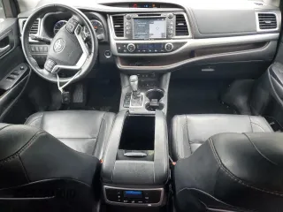 2017 Toyota Highlander XLE with VIN 5TDJZRFH0HS461378, listed as a Copart auction lot 57614885 with 69,240 mi miles and Salvage title. Bid and sale history available at DreamBid. Image 8.