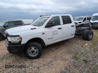 2022 Ram 3500 Tradesman z VIN 3C7WRTCL4NG156698, wystawiony jako Copart lot #54407965 z przebiegiem 92 713 mil mil oraz Czysty tytuł • Clean title. Historia ofert i sprzedaży dostępna na DreamBid. Obrazek 1.