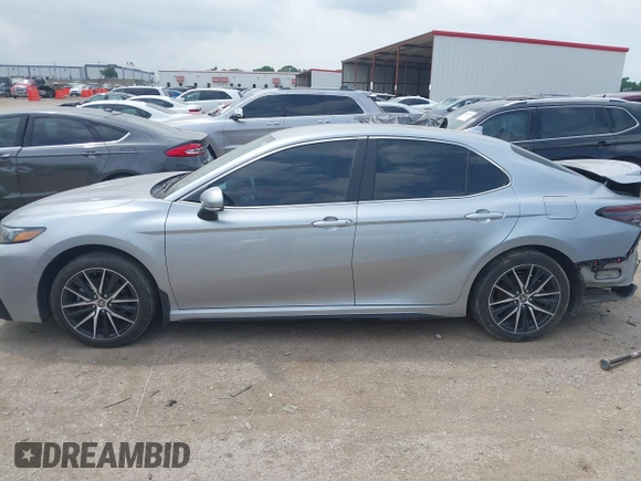 2023 Toyota Camry SE z VIN 4T1G11AK9PU155937, wystawiony jako IAAI lot #42121016 z przebiegiem 35 523 mil mil oraz . Historia ofert i sprzedaży dostępna na DreamBid. Obrazek 14.