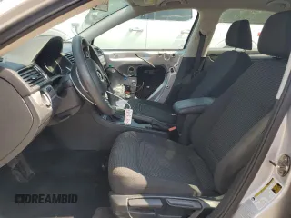 2016 Volkswagen Passat S z VIN 1VWAS7A30GC011313, wystawiony jako Copart lot #61678315 z przebiegiem 77 562 mil mil oraz Szkoda całkowita • Salvage title. Historia ofert i sprzedaży dostępna na DreamBid. Obrazek 7.