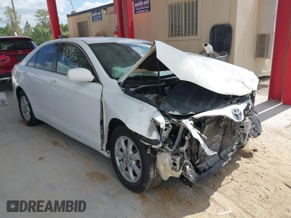 2011 Toyota Camry LE z VIN 4T1BF3EK6BU631409, wystawiony jako IAAI lot #42313431 z przebiegiem 117 409 mil mil oraz . Historia ofert i sprzedaży dostępna na DreamBid. Obrazek 1.