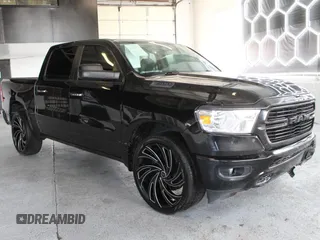2019 Ram 1500 Big Horn z VIN 1C6SRFFT3KN780768, wystawiony jako Copart lot #61041775 z przebiegiem 93 415 mil mil oraz Czysty tytuł • Clean title. Historia ofert i sprzedaży dostępna na DreamBid. Obrazek 1.