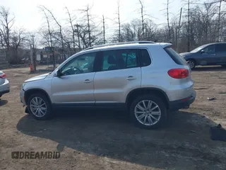 2012 Volkswagen Tiguan S z VIN WVGBV7AX9CW571627, wystawiony jako IAAI lot #41710871 z przebiegiem 157 998 mil mil oraz . Historia ofert i sprzedaży dostępna na DreamBid. Obrazek 14.