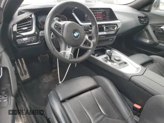 2019 BMW Z4 sDrive30i z VIN WBAHF3C51KWW31007, wystawiony jako Copart lot #57254935 z przebiegiem 36 514 mil mil oraz Szkody całkowita. Historia ofert i sprzedaży dostępna na DreamBid. Obrazek 8.