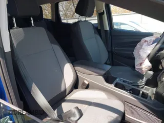 2017 Ford Escape SE z VIN 1FMCU0G95HUB75348, wystawiony jako IAAI lot #41790288 z przebiegiem 55 129 mil mil oraz . Historia ofert i sprzedaży dostępna na DreamBid. Obrazek 5.