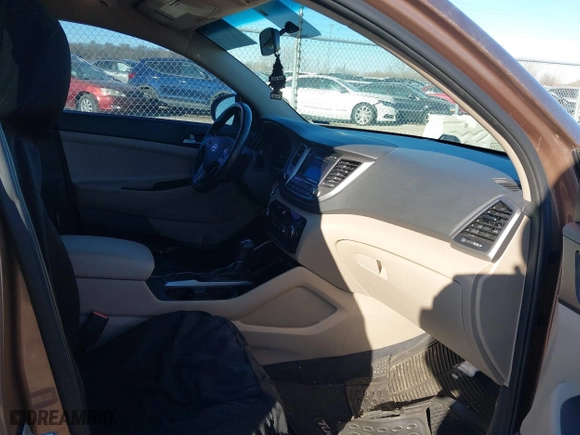 2016 Hyundai Tucson Sport with VIN KM8J33A20GU183234, listed as a IAAI auction lot 41429777 with 113,077 mi miles. Bid and sale history available at carsss.com. Image 5.
