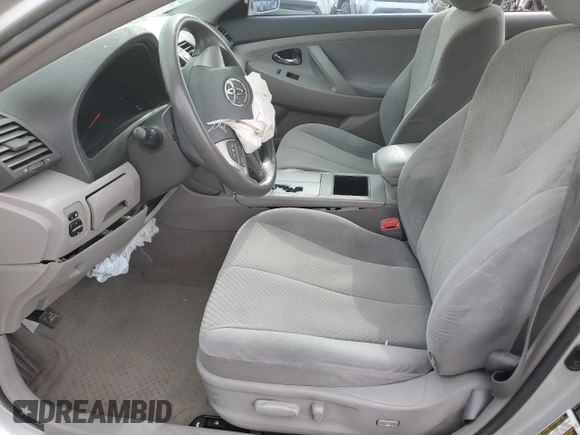 2008 Toyota Camry LE z VIN 4T1BE46K48U790865, wystawiony jako Copart lot #53522695 z przebiegiem 106 293 mil mil oraz Szkoda całkowita • Salvage title. Historia ofert i sprzedaży dostępna na DreamBid. Obrazek 7.