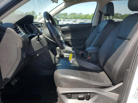 2018 Volkswagen Tiguan SEL z VIN 3VV3B7AX0JM022382, wystawiony jako Copart lot #54909245 z przebiegiem 119 714 mil mil oraz Szkoda całkowita • Salvage title. Historia ofert i sprzedaży dostępna na DreamBid. Obrazek 7.