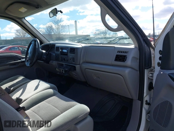 2001 Ford Super Duty F-250 XL with VIN 1FTNX21S51ED85122, listed as a IAAI auction lot 41695169 with 117,257 mi miles. Bid and sale history available at carsss.com. Image 5.