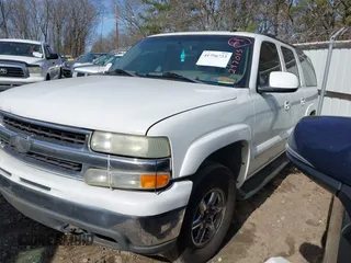 2002 Chevrolet Suburban LS with VIN 3GNEC16Z62G297015, listed as a IAAI auction lot 41756723 with 374,724 mi miles. Bid and sale history available at carsss.com. Image 2.