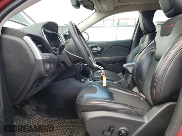 2017 Jeep Cherokee Trailhawk z VIN 1C4PJMBSXHW557783, wystawiony jako Copart lot #53978135 z przebiegiem 103 554 mil mil oraz Szkoda całkowita • Salvage title. Historia ofert i sprzedaży dostępna na DreamBid. Obrazek 7.