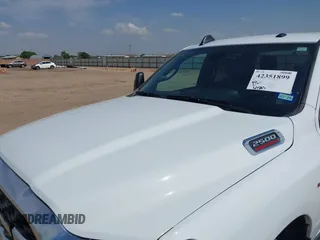 2024 Ram 2500 Big Horn z VIN 3C6UR5DL4RG246011, wystawiony jako IAAI lot #42351899 z przebiegiem 63 283 mil mil oraz . Historia ofert i sprzedaży dostępna na DreamBid. Obrazek 6.