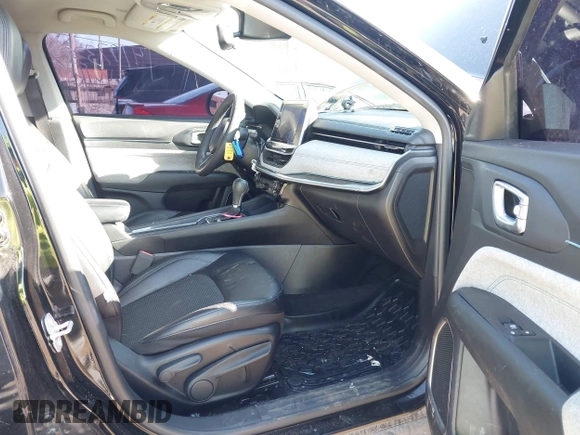 2022 Jeep Compass Latitude with VIN 3C4NJDBB4NT134481, listed as a IAAI auction lot 41973387 with 97,533 mi miles and . Bid and sale history available at DreamBid. Image 5.