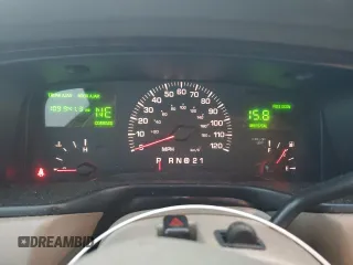 2000 Lincoln Town Car Signature with VIN 1LNHM82W2YY770068, listed as a Copart auction lot 44062385 with 109,941 mi miles and Salvage title. Bid and sale history available at DreamBid. Image 9.