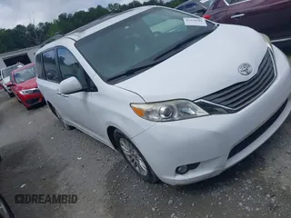 2012 Toyota Sienna XLE AAS z VIN 5TDYK3DC8CS177335, wystawiony jako IAAI lot #42529501 z przebiegiem 215 170 mil mil oraz . Historia ofert i sprzedaży dostępna na DreamBid. Obrazek 1.