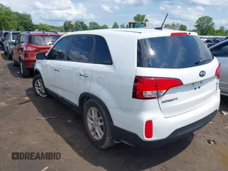 2014 Kia Sorento LX with VIN 5XYKT3A69EG539397, listed as a IAAI auction lot 39879930 with 1 mi miles. Bid and sale history available at carsss.com. Image 3.