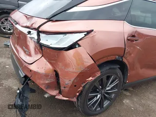 2024 Lexus RX 350 z VIN 2T2BAMCA7RC054055, wystawiony jako IAAI lot #42307956 z przebiegiem 20 060 mil mil oraz . Historia ofert i sprzedaży dostępna na DreamBid. Obrazek 18.