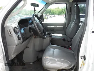 2012 Ford Econoline Cargo Commercial z VIN 1FTNS2EW9CDA86690, wystawiony jako IAAI lot #42529212 z przebiegiem 148 551 mil mil oraz . Historia ofert i sprzedaży dostępna na DreamBid. Obrazek 1.