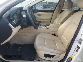 2012 BMW 5 Series 528i xDrive z VIN WBAXH5C50CDW04329, wystawiony jako Copart lot #84813424 z przebiegiem Nie podano mil oraz Szkoda całkowita • Salvage title. Historia ofert i sprzedaży dostępna na DreamBid. Obrazek 7.