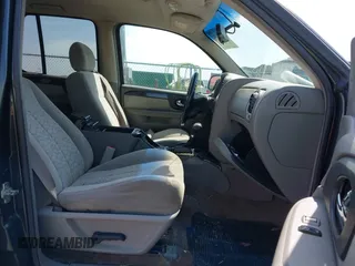 2006 GMC Envoy SLT with VIN 1GKDS13SX62247347, listed as a IAAI auction lot 42031142 with 263,599 mi miles. Bid and sale history available at carsss.com. Image 5.
