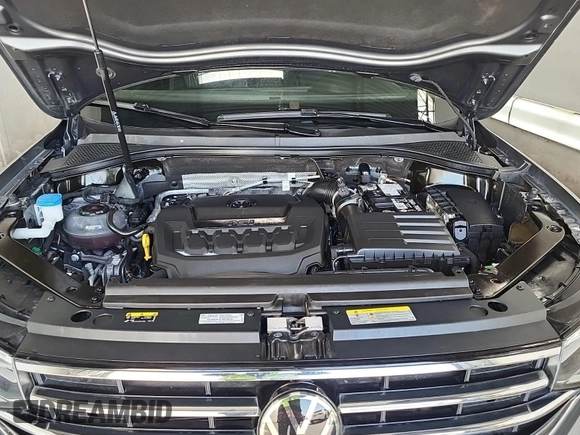 2024 Volkswagen Tiguan SE with VIN 3VV3B7AX1RM108036, listed as a IAAI auction lot 42796415 with 37,805 mi miles and . Bid and sale history available at DreamBid. Image 3.
