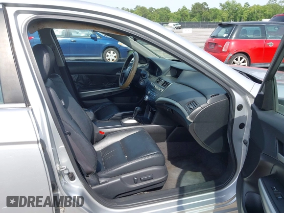 2010 Honda Accord EX-L z VIN 1HGCP3F85AA007255, wystawiony jako IAAI lot #42266441 z przebiegiem 156 221 mil mil oraz . Historia ofert i sprzedaży dostępna na DreamBid. Obrazek 5.