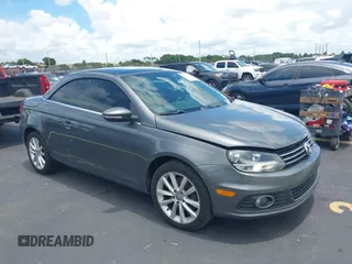 2012 Volkswagen Eos Komfort z VIN WVWBW7AH0CV004772, wystawiony jako IAAI lot #42579373 z przebiegiem 107 873 mil mil oraz . Historia ofert i sprzedaży dostępna na DreamBid. Obrazek 1.