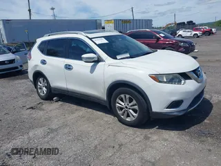 2015 Nissan Rogue SL z VIN 5N1AT2MV8FC893535, wystawiony jako IAAI lot #42313297 z przebiegiem 84 975 mil mil oraz . Historia ofert i sprzedaży dostępna na DreamBid. Obrazek 1.