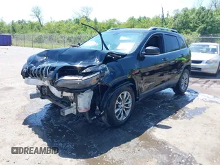 2019 Jeep Cherokee Latitude Plus z VIN 1C4PJMLB5KD474859, wystawiony jako IAAI lot #41990780 z przebiegiem 159 482 mil mil oraz . Historia ofert i sprzedaży dostępna na DreamBid. Obrazek 17.
