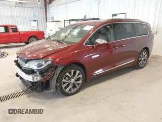 2020 Chrysler Pacifica Limited z VIN 2C4RC1GG8LR240673, wystawiony jako IAAI lot #41899834 z przebiegiem 83 504 mil mil oraz . Historia ofert i sprzedaży dostępna na DreamBid. Obrazek 18.