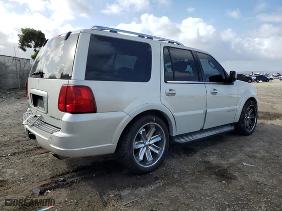 2005 Lincoln Navigator Luxury with VIN 5LMFU28535LJ19136, listed as a Copart auction lot 51378595 with 0 mi miles and Salvage Title. Bid and sale history available at carsss.com. Image 3.