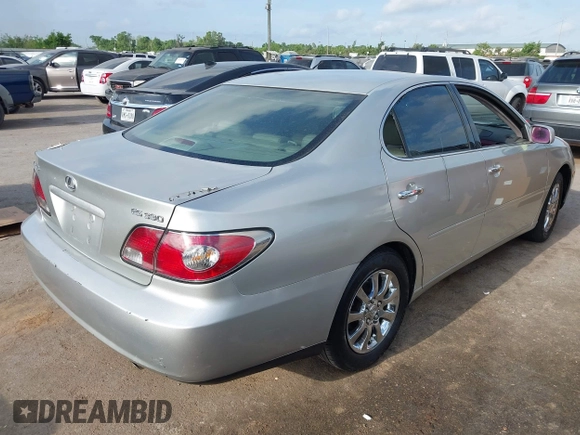 2004 Lexus ES 330 with VIN JTHBA30G045016212, listed as a IAAI auction lot 42057870 with 261,935 mi miles. Bid and sale history available at carsss.com. Image 4.