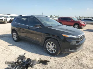 2018 Jeep Cherokee Latitude with VIN 1C4PJLCB1JD537318, listed as a Copart auction lot 50193055 with 90,960 mi miles and Salvage title. Bid and sale history available at DreamBid. Image 4.