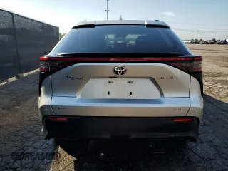 2024 Toyota bZ4X XLE z VIN JTMABACA3RA085576, wystawiony jako Copart lot #64452935 z przebiegiem 8 289 mil mil oraz Czysty tytuł • Clean title. Historia ofert i sprzedaży dostępna na DreamBid. Obrazek 6.