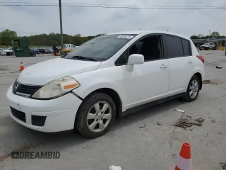 2007 Nissan Versa SL z VIN 3N1BC13E17L431055, wystawiony jako Copart lot #53664675 z przebiegiem 172 678 mil mil oraz Czysty tytuł • Clean title. Historia ofert i sprzedaży dostępna na DreamBid. Obrazek 1.