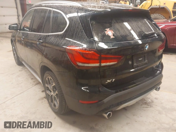 2021 BMW X1 xDrive28i with VIN WBXJG9C00M5T76421, listed as a IAAI auction lot 41918429 with 29,971 mi miles. Bid and sale history available at carsss.com. Image 3.