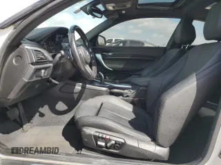 2016 BMW 2 Series 228i z VIN WBA1F9C57GV742193, wystawiony jako Copart lot #48878695 z przebiegiem Nie podano mil oraz Szkoda całkowita • Salvage title. Historia ofert i sprzedaży dostępna na DreamBid. Obrazek 7.