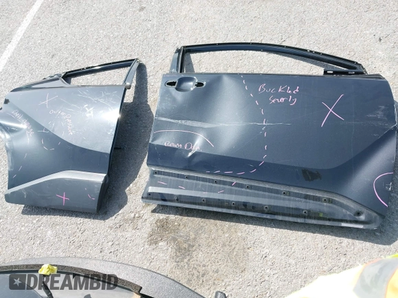 2018 Toyota C-HR XLE с VIN NMTKHMBX2JR016619, выставлен на аукционе IAAI как лот 41920426 с пробегом 95 627 миль миль и . История ставок и продаж доступна на DreamBid. Изображение 11.