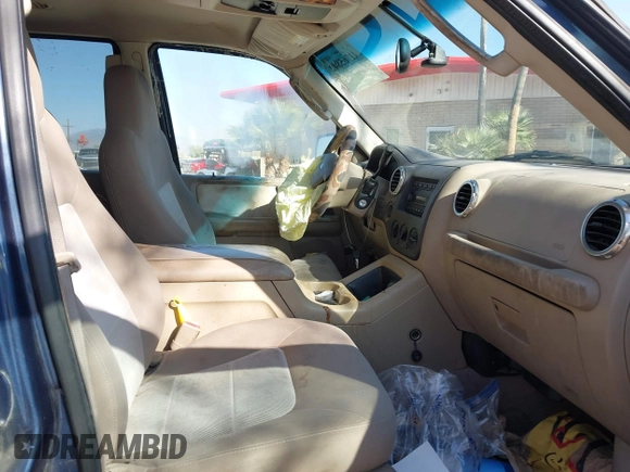 2004 Ford Expedition XLT with VIN 1FMPU16W24LB15591, listed as a IAAI auction lot 41765842 with 188,200 mi miles. Bid and sale history available at carsss.com. Image 5.