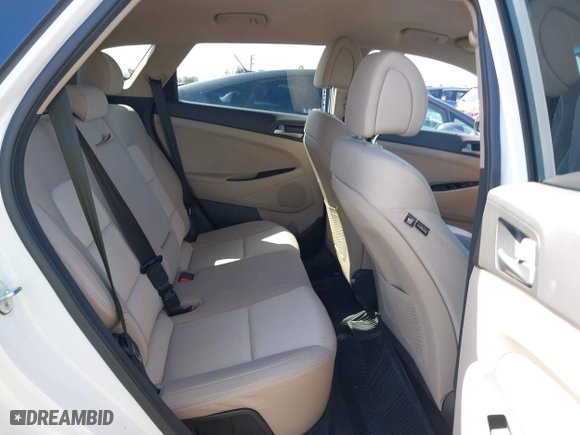 2017 Hyundai Tucson Value with VIN KM8J33A27HU438902, listed as a IAAI auction lot 41835502 with 84,885 mi miles. Bid and sale history available at carsss.com. Image 8.