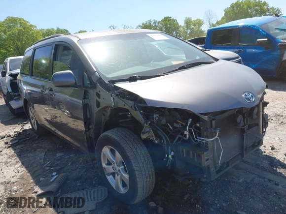 2011 Toyota Sienna LE AAS z VIN 5TDKK3DC3BS112980, wystawiony jako IAAI lot #42053582 z przebiegiem 232 404 mil mil oraz . Historia ofert i sprzedaży dostępna na DreamBid. Obrazek 1.