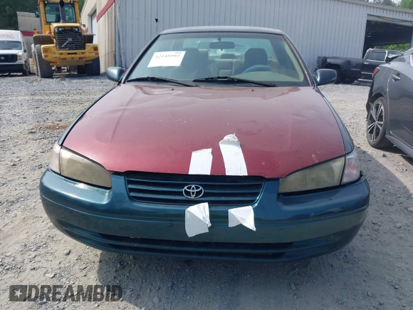 1997 Toyota Camry LE z VIN 4T1BG22K2VU778245, wystawiony jako IAAI lot #42145592 z przebiegiem 276 611 mil mil oraz . Historia ofert i sprzedaży dostępna na DreamBid. Obrazek 6.