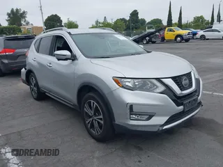 2018 Nissan Rogue SV z VIN 5N1AT2MV5JC732522, wystawiony jako IAAI lot #42407300 z przebiegiem 70 156 mil mil oraz . Historia ofert i sprzedaży dostępna na DreamBid. Obrazek 1.