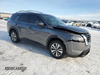 2024 Nissan Pathfinder SL z VIN 5N1DR3CC3RC290403, wystawiony jako Copart lot #88288775 z przebiegiem 5 092 mil mil oraz Szkoda całkowita • Salvage title. Historia ofert i sprzedaży dostępna na DreamBid. Obrazek 4.