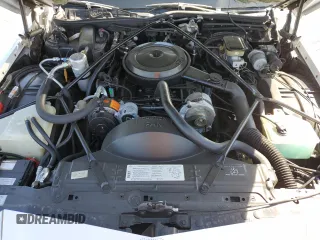 1990 Cadillac Brougham z VIN 1G6DW5479LR709291, wystawiony jako Copart lot #50173935 z przebiegiem 53 477 mil mil oraz Tytuł czysty. Historia ofert i sprzedaży dostępna na DreamBid. Obrazek 11.