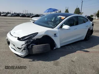2020 Tesla Model 3 Standard Range Plus z VIN 5YJ3E1EA5LF632178, wystawiony jako Copart lot #58421845 z przebiegiem Nie podano mil oraz Szkoda całkowita • Salvage title. Historia ofert i sprzedaży dostępna na DreamBid. Obrazek 1.