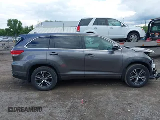 2017 Toyota Highlander LE with VIN 5TDBZRFH0HS484454, listed as a IAAI auction lot 42338740 with 58,047 mi miles and . Bid and sale history available at DreamBid. Image 13.