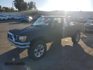 1992 Toyota Pickup DLX z VIN JT4VN13D2N5083484, wystawiony jako Copart lot #44200945 z przebiegiem 271 613 mil mil oraz Szkoda całkowita • Salvage title. Historia ofert i sprzedaży dostępna na DreamBid. Obrazek 1.