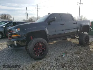 2018 Chevrolet Silverado 1500 LT with VIN 3GCUKREC2JG199939, listed as a Copart auction lot 47612175 with 81,711 mi miles and Salvage Title. Bid and sale history available at carsss.com. Image 1.