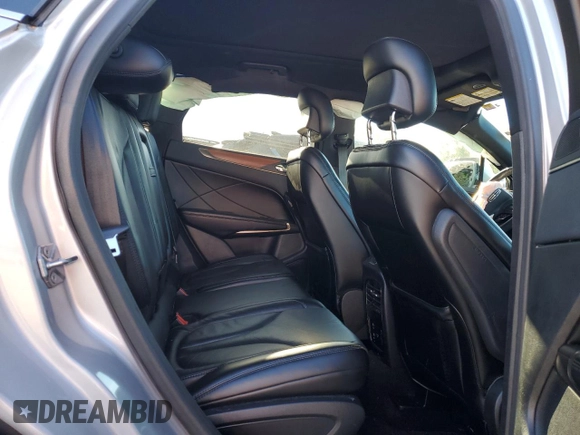 2019 Lincoln MKC Reserve with VIN 5LMCJ3D94KUL09107, listed as a Copart auction lot 82624854 with 27,502 mi miles and Salvage title. Bid and sale history available at DreamBid. Image 11.